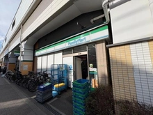 【東京都/世田谷区桜丘】世田谷区桜丘5丁目　中古戸建 ファミリーマート千歳船橋駅前店（現地より約450m）