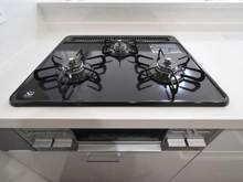 【東京都/町田市大蔵町】町田市大蔵町　中古戸建 キッチン：三口コンロ