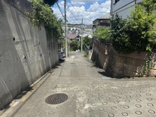 【神奈川県/川崎市麻生区金程】川崎市麻生区金程一丁目中古戸建 前面道路