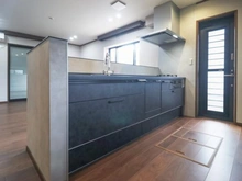 【神奈川県/川崎市麻生区上麻生】川崎市麻生区上麻生2丁目　二世帯邸宅 キッチン：1階