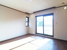 【神奈川県/川崎市麻生区上麻生】川崎市麻生区上麻生2丁目　二世帯邸宅 洋室：2階（約8.7帖）