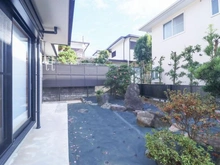 【神奈川県/川崎市麻生区上麻生】川崎市麻生区上麻生2丁目　二世帯邸宅 庭