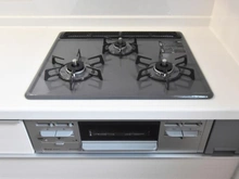 【東京都/町田市成瀬台】 町田市成瀬台2丁目 新築戸建2号棟 キッチン:三口コンロ