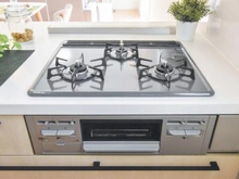 【東京都/町田市南大谷】町田市南大谷7丁目　新築戸建2号棟 キッチン：三口コンロ