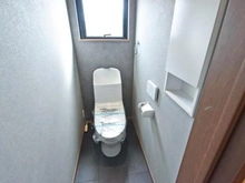 【神奈川県/川崎市麻生区千代ケ丘】川崎市麻生区千代ケ丘8丁目　中古戸建 トイレ：2階