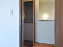 【神奈川県/川崎市麻生区千代ケ丘】川崎市麻生区千代ケ丘8丁目　中古戸建 廊下：2階廊下収納