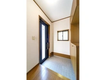 【神奈川県/横浜市金沢区六浦南】横浜市金沢区六浦南二丁目　中古戸建 玄関