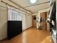 【神奈川県/横須賀市衣笠町】横須賀市衣笠町　戸建 洋室：【家具調度品は価格に含まれません】
