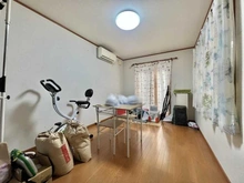 【神奈川県/横須賀市衣笠町】横須賀市衣笠町　戸建 洋室：【家具調度品は価格に含まれません】
