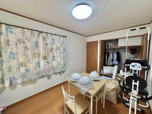 【神奈川県/横須賀市衣笠町】横須賀市衣笠町　戸建 洋室：【家具調度品は価格に含まれません】