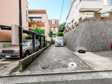 【神奈川県/横須賀市池田町】横須賀市池田町3丁目　中古戸建 アプローチ：間口は約3ｍです