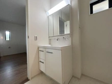 【神奈川県/横浜市金沢区釜利谷西】横浜市金沢区釜利谷西二丁目　新築戸建 洗面室