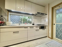 【神奈川県/横浜市金沢区富岡西】金沢区富岡西1丁目　中古戸建 キッチン：システムキッチンはリフォーム交換済です