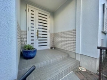 【神奈川県/横浜市金沢区富岡西】金沢区富岡西1丁目　中古戸建 玄関