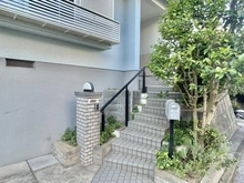 【神奈川県/横浜市金沢区富岡西】金沢区富岡西1丁目　中古戸建 アプローチ