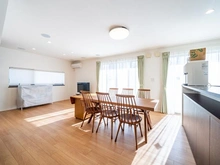 【神奈川県/横須賀市森崎】横須賀市森崎5丁目　中古戸建 LDK：開放感のある約20.8帖のLDK