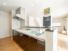 【神奈川県/横須賀市森崎】横須賀市森崎5丁目　中古戸建 キッチン：アイランド型キッチン