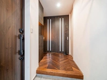 【神奈川県/相模原市南区古淵】相模原市南区古淵5丁目　中古戸建 玄関