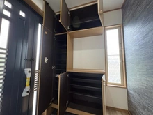 【神奈川県/横浜市栄区桂台南】横浜市栄区桂台南2丁目　戸建 玄関：収納