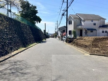 【神奈川県/横浜市栄区小山台】横浜市栄区小山台2丁目　新築戸建　 前面道路：南東側道路（2026年4月3日撮影）