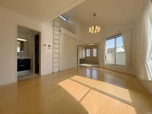 【神奈川県/横浜市栄区笠間】横浜市栄区笠間三丁目　戸建 リビング・ダイニング：リビング～和室