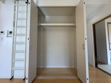 【神奈川県/横浜市栄区笠間】横浜市栄区笠間三丁目　戸建 収納：リビング収納