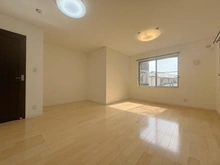 【神奈川県/横浜市栄区笠間】横浜市栄区笠間三丁目　戸建 洋室：1階12畳洋室