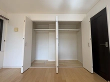 【神奈川県/横浜市栄区笠間】横浜市栄区笠間三丁目　戸建 収納：1階12畳洋室収納