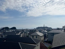 【神奈川県/鎌倉市腰越】鎌倉市腰越5丁目　新築戸建 眺望：江ノ島方面の景色・眺望が良好です。