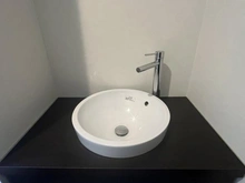 【神奈川県/鎌倉市腰越】鎌倉市腰越5丁目　新築戸建 トイレ：トイレ内に手洗い器が設置されております。