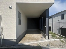【神奈川県/鎌倉市腰越】鎌倉市腰越5丁目　新築戸建 駐車場：2台駐車可能(車種による)