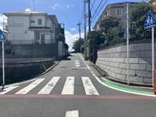 【神奈川県/横浜市栄区本郷台】横浜市栄区本郷台4丁目　新築戸建 前面道路：北側前面道路（2026年8月7日撮影）