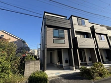 【神奈川県/鎌倉市大船】鎌倉市大船4丁目新築戸建　1号棟/全3棟 外観：1号棟/全3棟（写真中央）