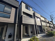 【神奈川県/鎌倉市大船】鎌倉市大船4丁目新築戸建　2号棟/全3棟 外観：2号棟/全3棟（写真中央）