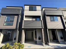 【神奈川県/鎌倉市大船】鎌倉市大船4丁目新築戸建　2号棟/全3棟 外観：2号棟/全3棟（写真中央）