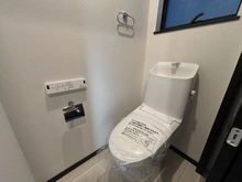 【神奈川県/鎌倉市大船】鎌倉市大船4丁目新築戸建　2号棟/全3棟 トイレ