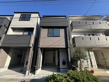 【神奈川県/鎌倉市大船】鎌倉市大船4丁目新築戸建　3号棟/全3棟 外観：3号棟/全3棟（写真中央）