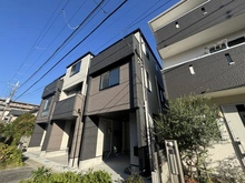 【神奈川県/鎌倉市大船】鎌倉市大船4丁目新築戸建　3号棟/全3棟 外観：3号棟/全3棟（写真中央）