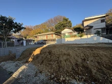 【神奈川県/鎌倉市台】鎌倉市台4丁目　新築戸建　A号棟/全2棟 現地（建築前）：A号棟/全2棟（写真中央）