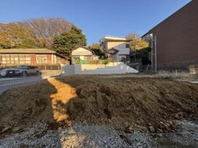 【神奈川県/鎌倉市台】鎌倉市台4丁目　新築戸建　A号棟/全2棟 現地（建築前）：A号棟/全2棟（写真中央）