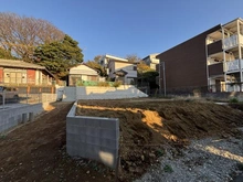 【神奈川県/鎌倉市台】鎌倉市台4丁目　新築戸建　A号棟/全2棟 現地（建築前）：A号棟/全2棟（写真中央）