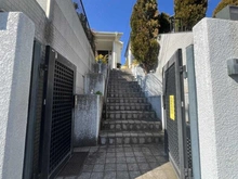 【神奈川県/横浜市都筑区見花山】横浜市都筑区見花山　中古戸建て アプローチ