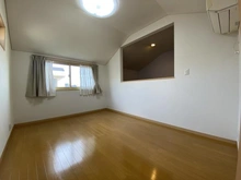【神奈川県/横浜市青葉区市ケ尾町】青葉区市ケ尾町　中古戸建 洋室：右：ロフト