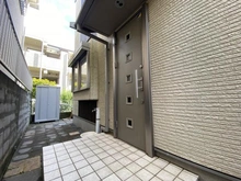 【神奈川県/横浜市青葉区市ケ尾町】青葉区市ケ尾町　中古戸建 玄関