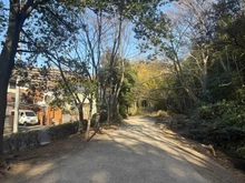 【神奈川県/横浜市都筑区茅ケ崎南】都筑区茅ヶ崎南三丁目戸建 緑道（現地より約800m）
