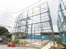 【神奈川県/川崎市宮前区西野川】宮前区西野川3丁目　新築戸建1号棟（全17棟） 建築中の外観：1号棟：写真中央（全17棟）