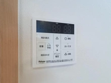 【神奈川県/川崎市宮前区西野川】宮前区西野川3丁目　新築戸建S-1号棟（全17棟） 給湯器リモコン