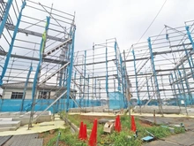 【神奈川県/川崎市宮前区西野川】宮前区西野川3丁目　新築戸建3号棟（全17棟） 建築中の外観：3号棟：写真中央（全17棟）