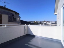 【神奈川県/横浜市緑区北八朔町】横浜市緑区北八朔町　新築戸建　A棟（全3棟） バルコニー