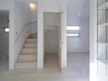 【神奈川県/横浜市緑区北八朔町】横浜市緑区北八朔町　新築戸建　A棟（全3棟） 収納：階段下